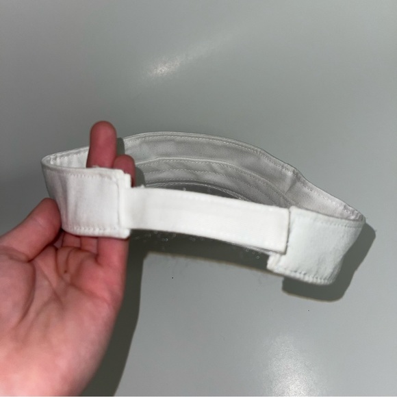 Disney Epcot World Showcase Sun Visor Hat White‎ Mickey Mouse  Adjustable HTF - Picture 8 of 10